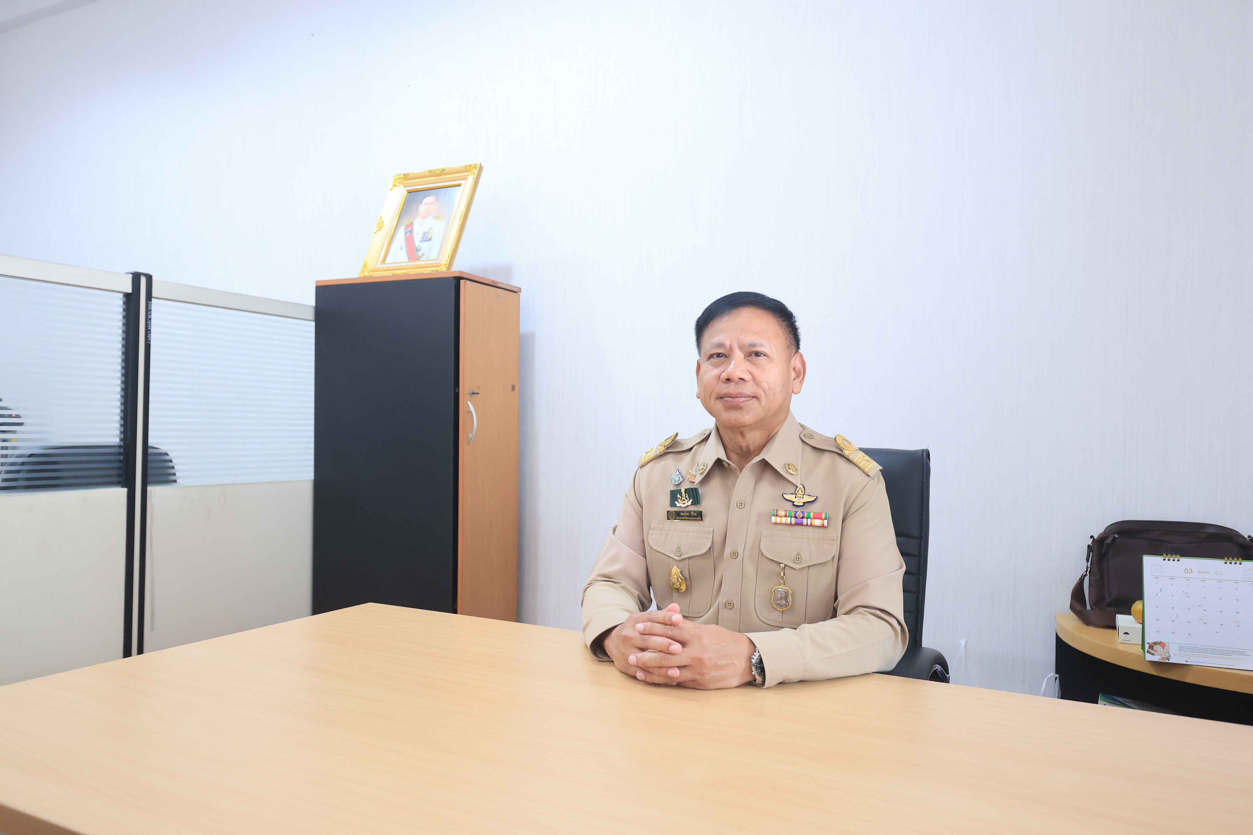 title - ผู้ตรวจราชการกรม ส.ป.ก. สักการะสิ่งศักดิ์สิทธิ์และรายงานตัวเนื่องในโอกาสเข้ารับตำแหน่งใหม่